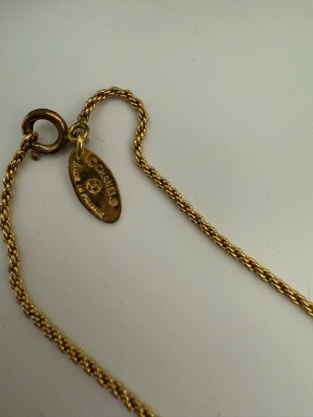 CHANEL *VINTAGE* Gold-Plated Choker Necklace - Picture 4 of 6